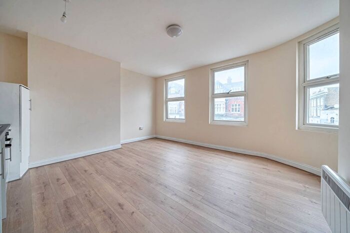 Studio To Rent In Uxbridge Road, Shepherd's Bush, London, W12