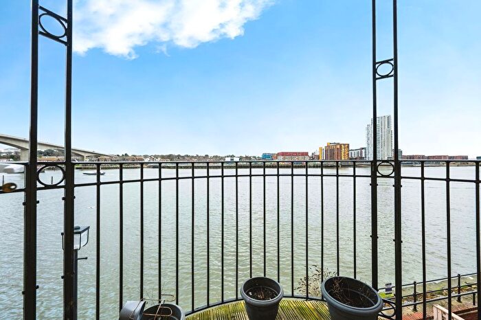 2 Bedroom Flat To Rent In Andes Close, Southampton, SO14