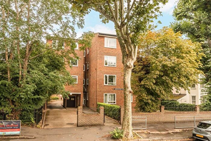 2 Bedroom Flat For Sale In Maple Road, Surbiton, KT6