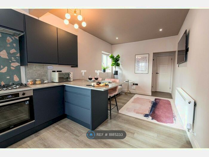 1 Bedroom Flat To Rent In Holdenhurst Road, Bournemouth, BH8