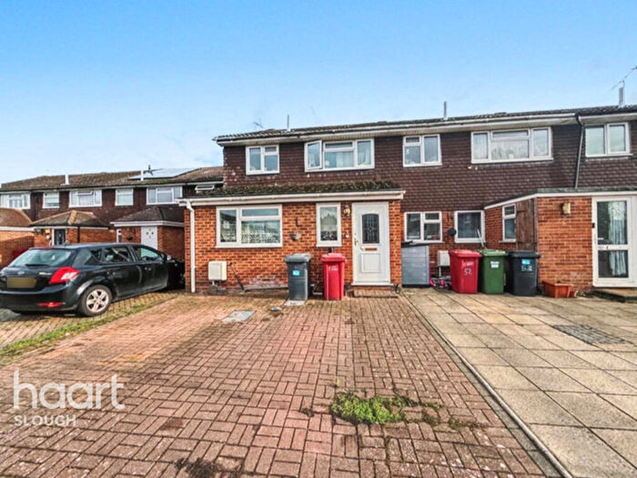 3 Bedroom Terraced House For Sale In Boarlands Close, Slough, SL1