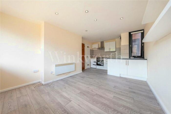 1 Bedroom Apartment To Rent In Britten Close, London, NW11