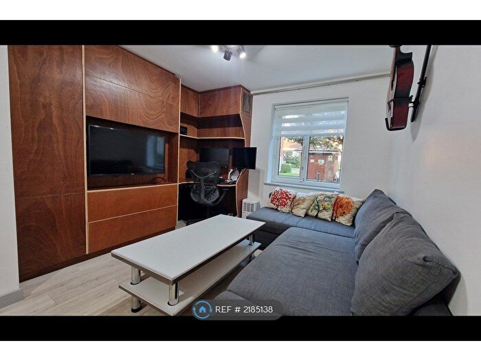 2 Bedroom Flat To Rent In Mandeville Court, London, E4