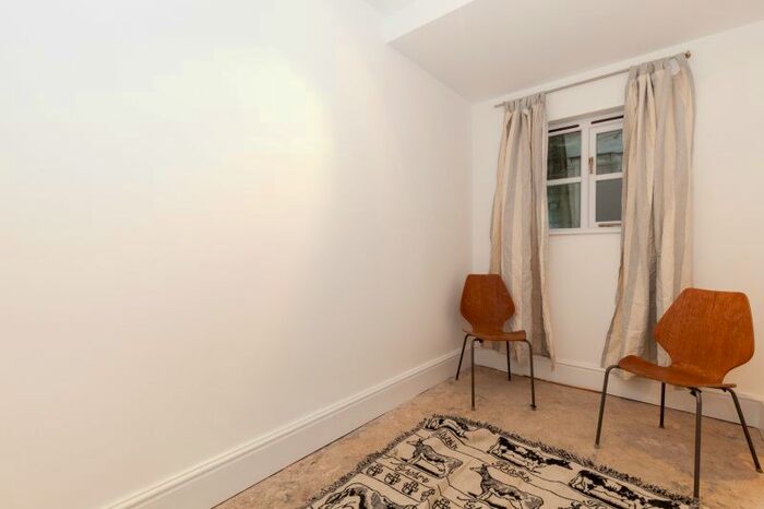 2 Bedroom Flat For Sale In Warnborough Road, Oxford, OX2