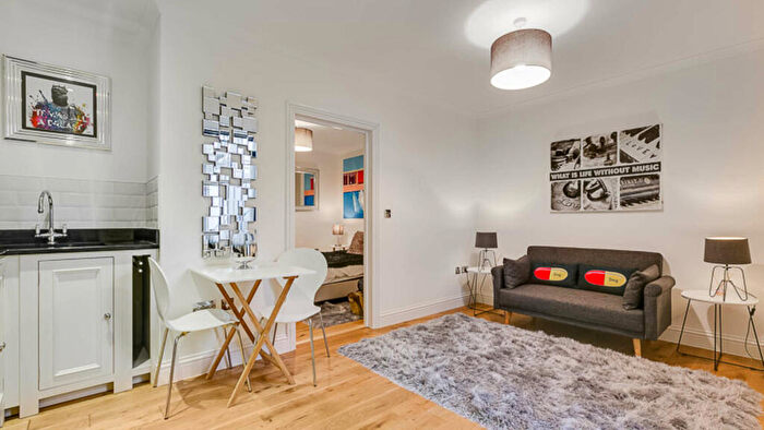 1 Bedroom Flat To Rent In Cathcart Road, London, SW10