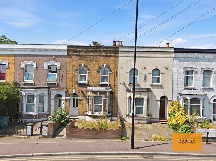 2 Bedroom Maisonette For Sale In Dames Road, London, E7