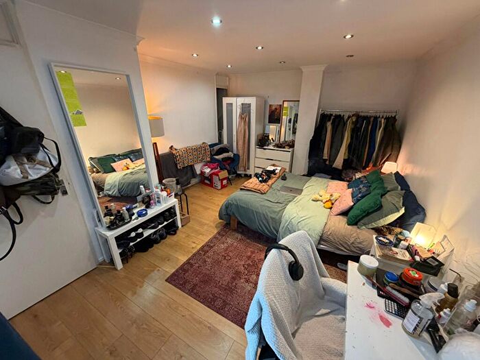 3 Bedroom Flat To Rent In Langdale Close (Maisonette With Front Garden), SE17