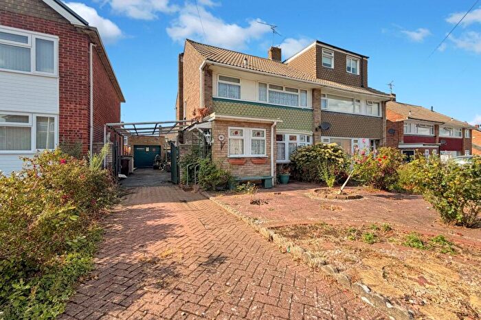 3 Bedroom Semi-Detached House For Sale In Pembury Way, Rainham, Gillingham, ME8