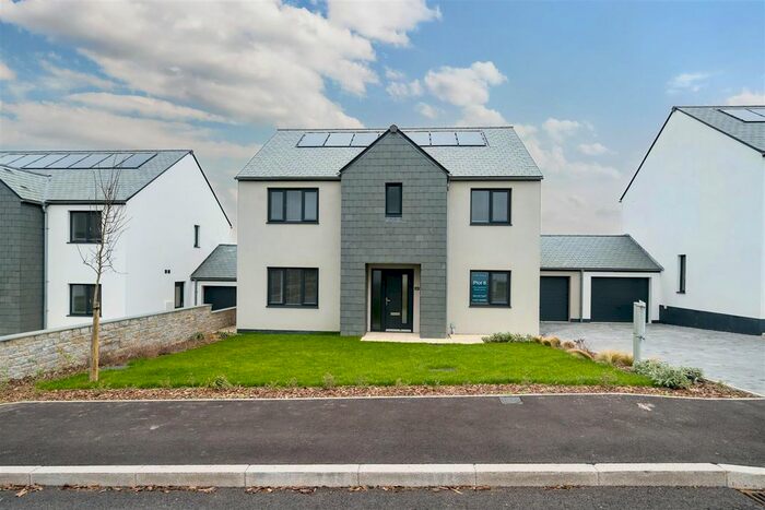 4 Bedroom Link Detached House For Sale In Pentire Green, Crantock, Newquay, TR8