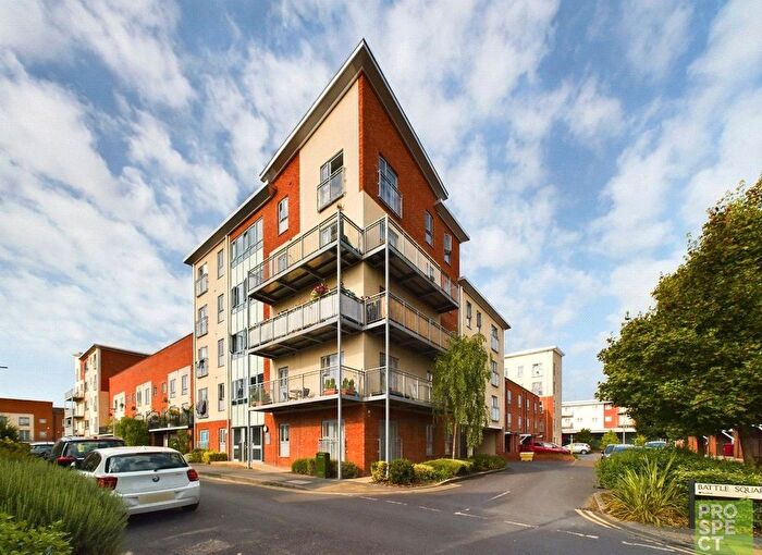 2 Bedroom Flat For Sale In Battle Square, Reading, Berkshire, RG30