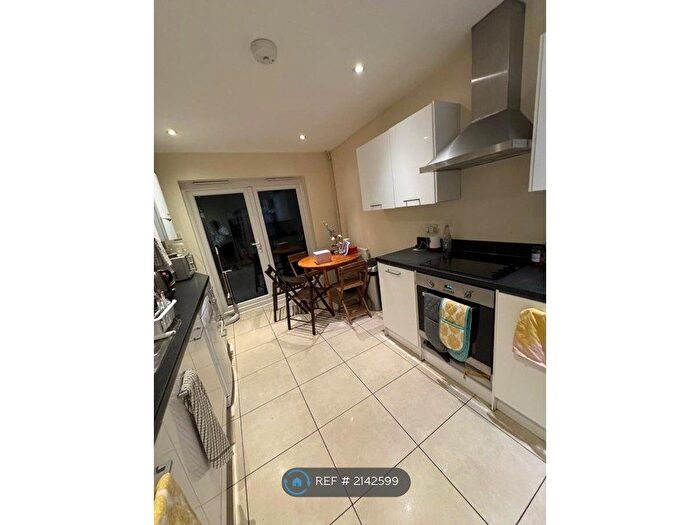 4 Bedroom Terraced House To Rent In Thackeray Road, Southampton, SO17