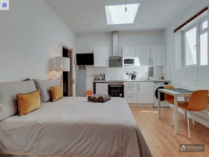 Apartment To Rent In Eversholt Street, Euston, London, NW1