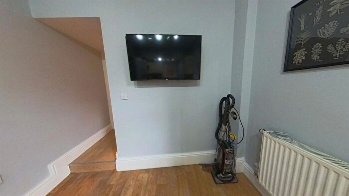 5 Bedroom Semi-Detached House To Rent In Furness Road, Manchester, M14
