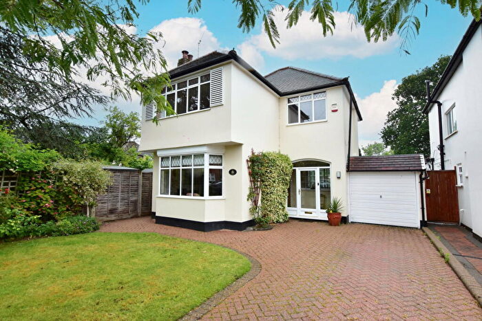 3 Bedroom Detached House For Sale In Moat Drive, Ruislip, HA4