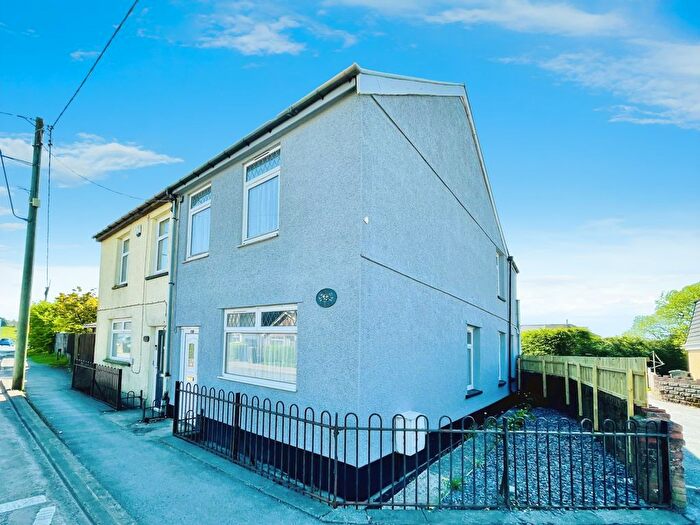 3 Bedroom Semi-Detached House To Rent In Beaufort Hill, Beaufort, Ebbw Vale, NP23