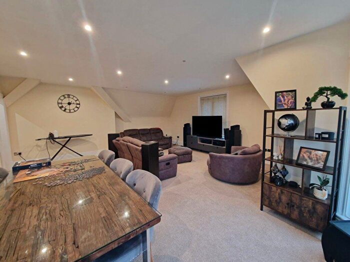 2 Bedroom Apartment To Rent In Chigwell, IG8