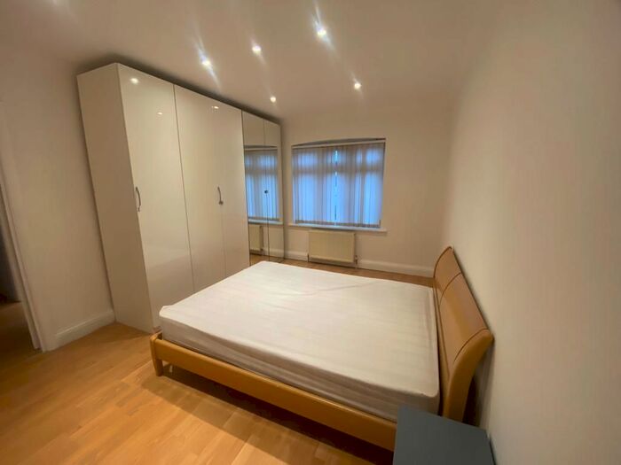 3 Bedroom Flat To Rent In Florida Road, Thornton Heath, CR7