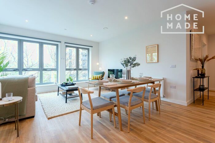 3 Bedroom Flat To Rent In Greenford Quay, Greenford, UB6