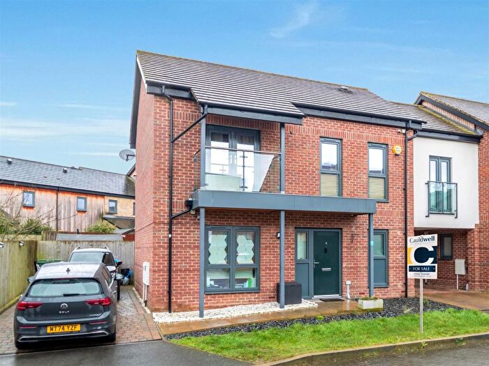 2 Bedroom Semi-Detached House For Sale In Pixel Way, Oakgrove, Milton Keynes, MK10