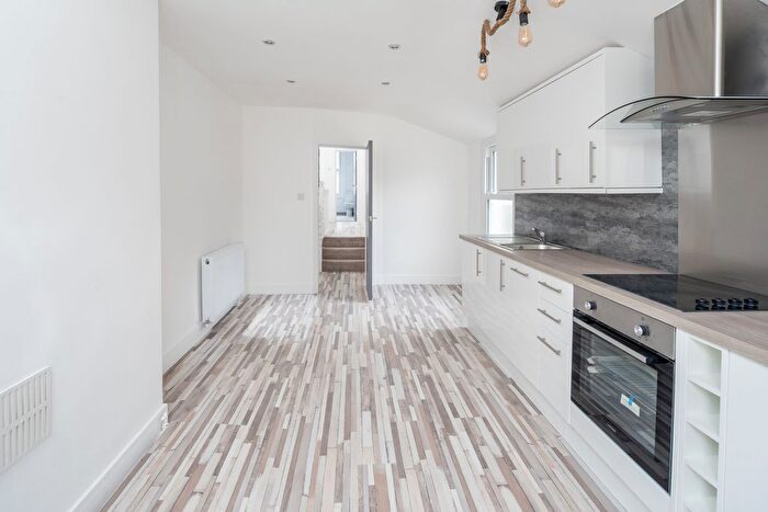 2 Bedroom Flat To Rent In Shrewsbury Road, London, E7