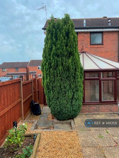 2 Bedroom End Of Terrace House To Rent In Carew Close, Stratford-Upon-Avon, CV37