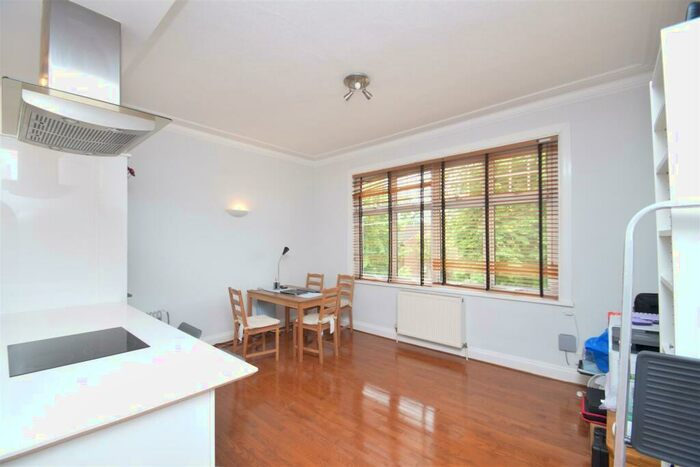 2 Bedroom Apartment To Rent In The Avenue, Hatch End, Pinner, HA5