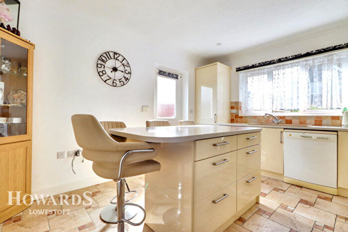 3 Bedroom Detached Bungalow For Sale In Willowvale, Lowestoft, NR32