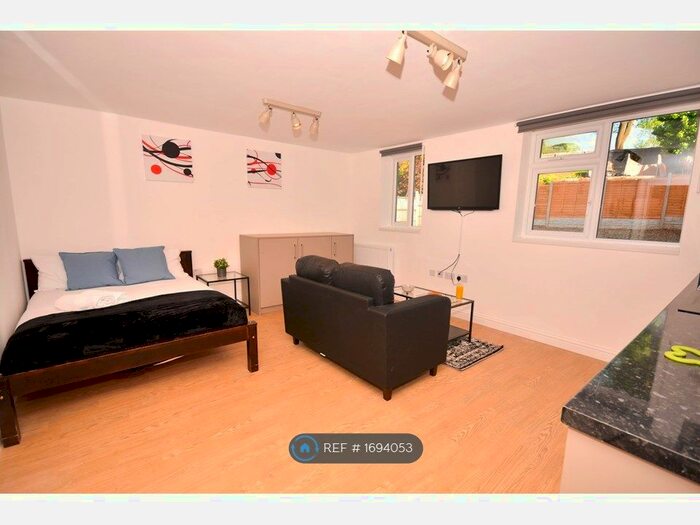 Studio To Rent In Nigel Avenue, Birmingham, B31