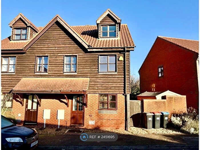 3 Bedroom Semi-Detached House To Rent In Milton Keynes, Milton Keynes, MK10