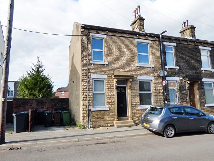 2 Bedroom Terraced House For Sale In Warrels Mount, Leeds, LS13