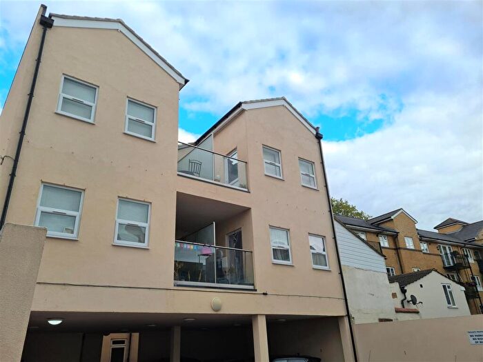 2 Bedroom Flat For Sale In Artillery Road, Aldershot, GU11
