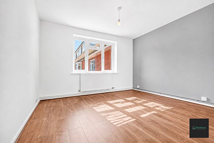 2 Bedroom Flat For Sale In Grange Road, Sutton, SM2