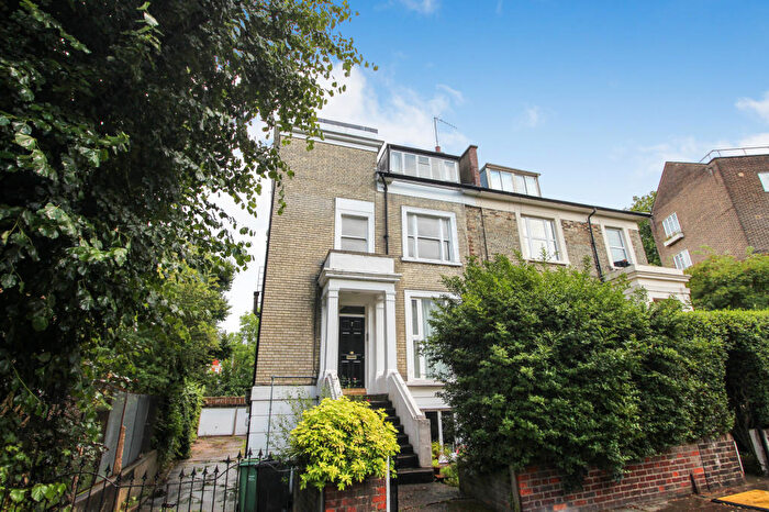2 Bedroom Apartment To Rent In Mortimer Crescent, St Johns Wood, NW6