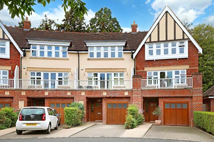 5 Bedroom Terraced House For Sale In Queen Elizabeth Crescent, Beaconsfield, Buckinghamshire, HP9