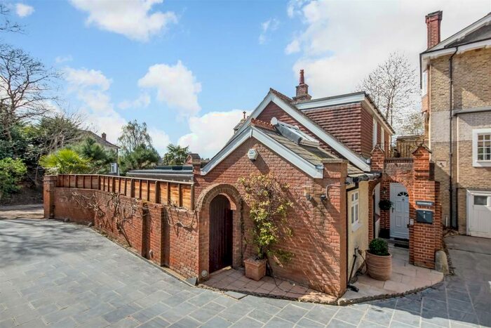 3 Bedroom Bungalow To Rent In Elstree Hill, Bromley, BR1