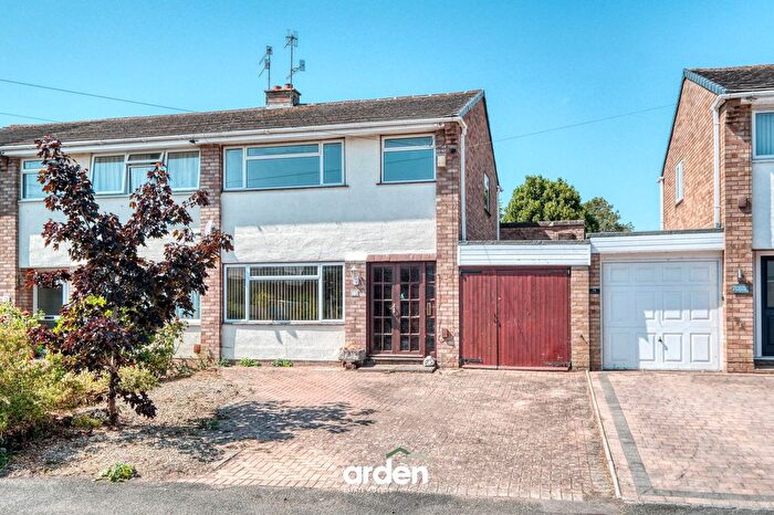 3 Bedroom End Of Terrace House For Sale In Kilbury Drive, Worcester, WR5