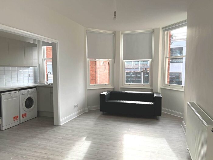 3 Bedroom Flat To Rent In Richmond Way, Shepherds Bush, W12