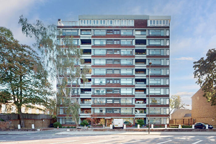 2 Bedroom Apartment For Sale In Lyndhurst Court, - Finchley Road, London, NW8