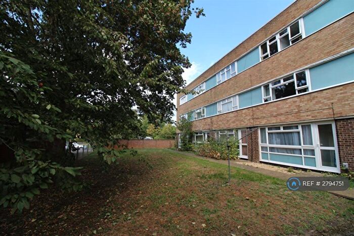 3 Bedroom Maisonette To Rent In Grove Road, Emmer Green, Reading, RG4