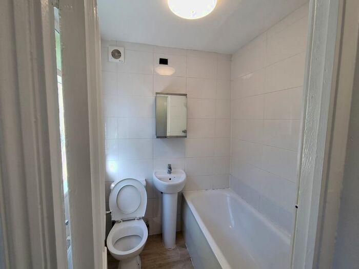 1 Bedroom Flat To Rent In Wendell Road, Shepherds Bush, W12