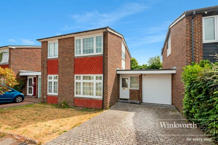 4 Bedroom Link Detached House To Rent In Lankton Close, Beckenham, Kent, BR3