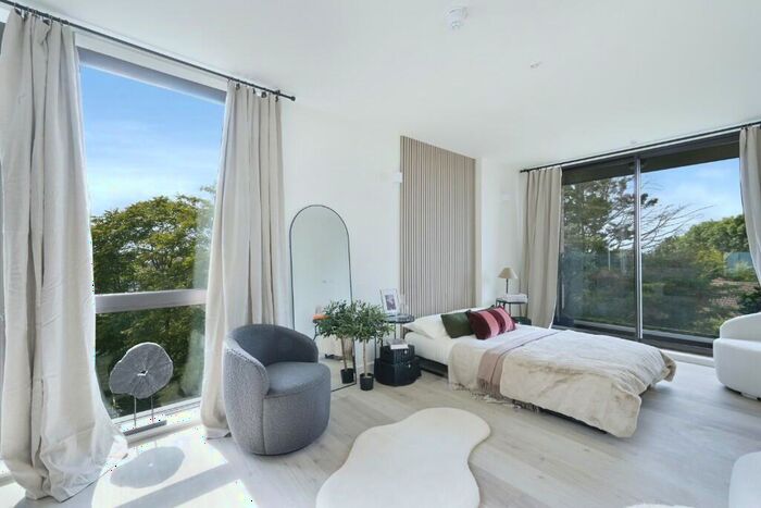 Studio To Rent In Munster Road, London, SW6