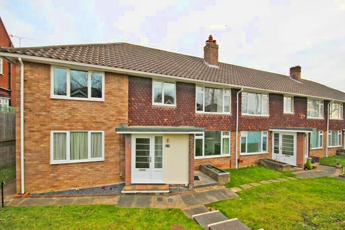 2 Bedroom Flat To Rent In Charmouth Road, St. Albans, Hertfordshire, AL1