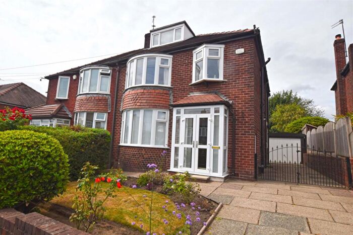 3 Bedroom Semi-Detached House For Sale In Manor Road, Alkrington, Manchester, M24