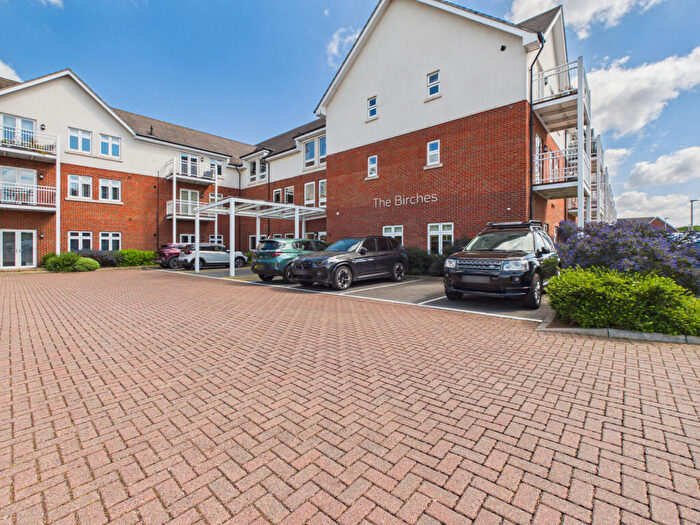2 Bedroom Retirement Property For Sale In The Birches, RG6