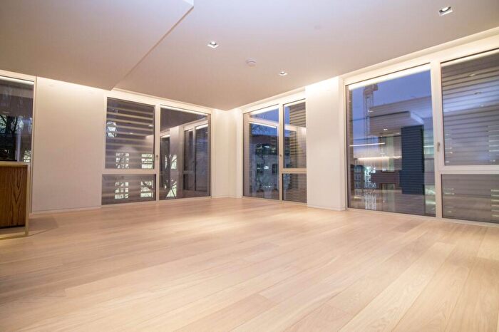 2 Bedroom Flat To Rent In Bartholomew Close, Barbican, London, EC1A