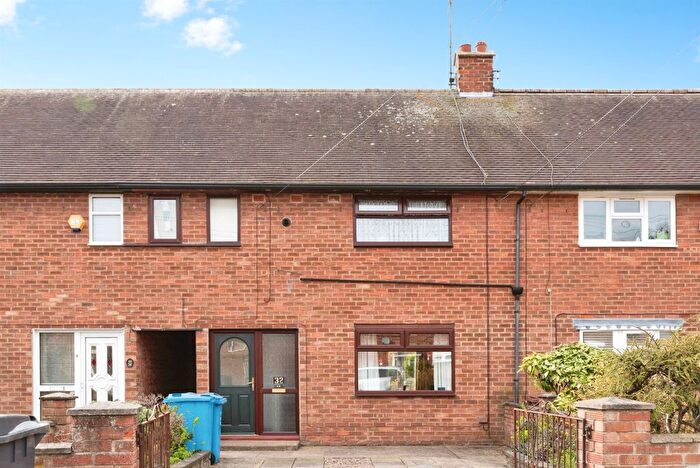 3 Bedroom Semi-detached House For Sale In Plym Grove, Hull, HU8