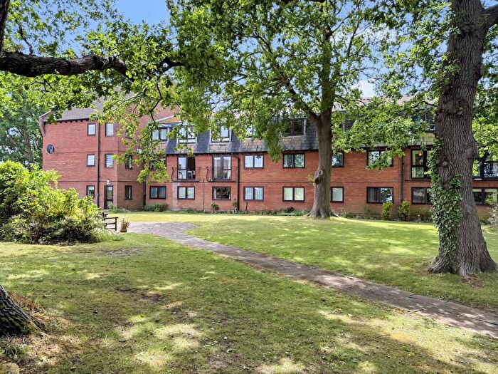 1 Bedroom Retirement Property For Sale In High Oaks Close, Locks Heath, SO31