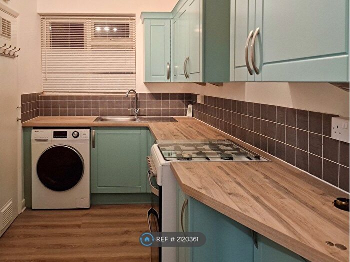 2 Bedroom Flat To Rent In Belmont Road, Erith, DA8