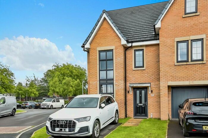 4 Bedroom End Of Terrace House To Rent In Steeple View Close, Hyde, Greater Manchester, SK14